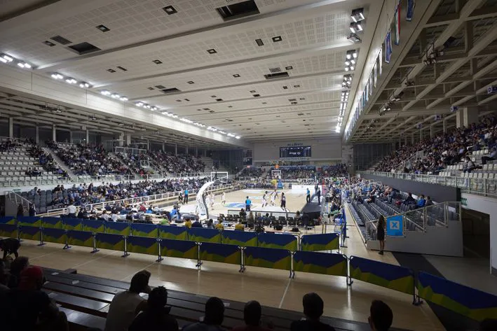 Palazzetto PalaTrento: Primo in Italia con Show in stile NBA Tre Erre Impianti